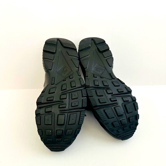 All black Nike Huarache Run - Picture 3 of 4
